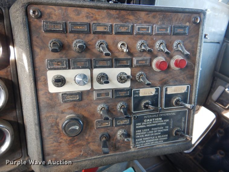 image for item DN2725 1995 Kenworth W900  dump truck