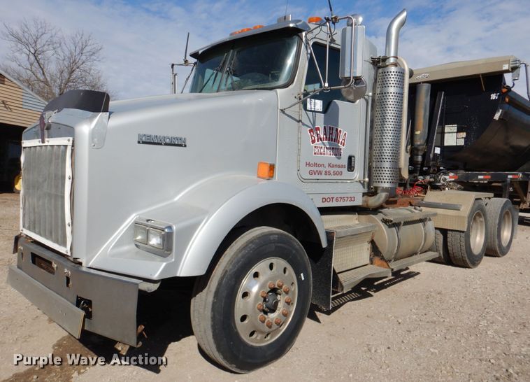 image for item DN2726 2003 Kenworth T800  semi truck