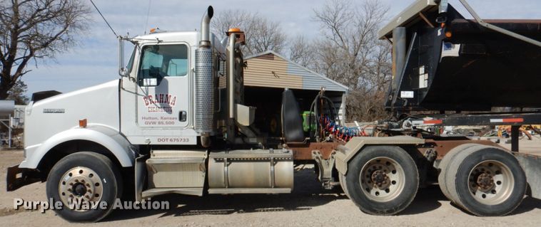 image for item DN2726 2003 Kenworth T800  semi truck