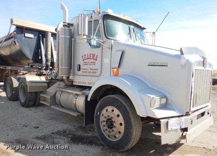 image for item DN2726 2003 Kenworth T800  semi truck