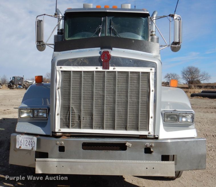 image for item DN2726 2003 Kenworth T800  semi truck