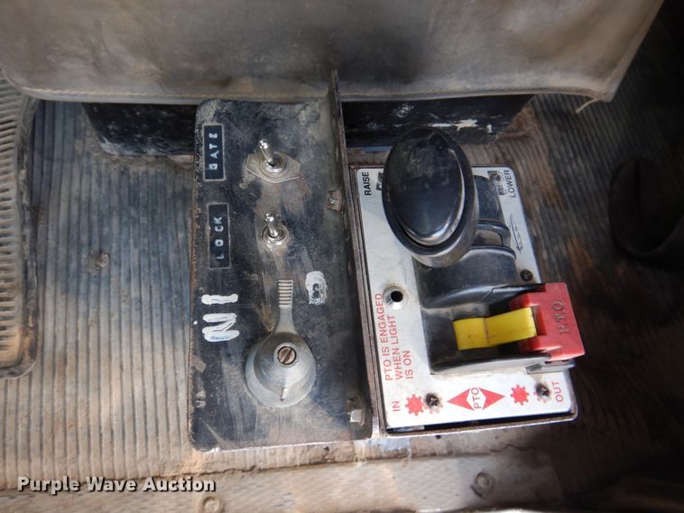 image for item DN2726 2003 Kenworth T800  semi truck