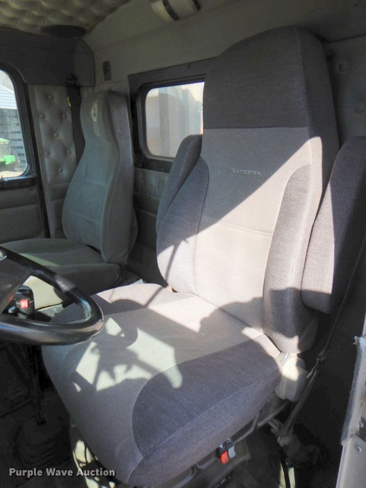 image for item DN2726 2003 Kenworth T800  semi truck