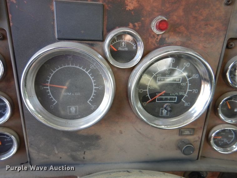 image for item DN2726 2003 Kenworth T800  semi truck