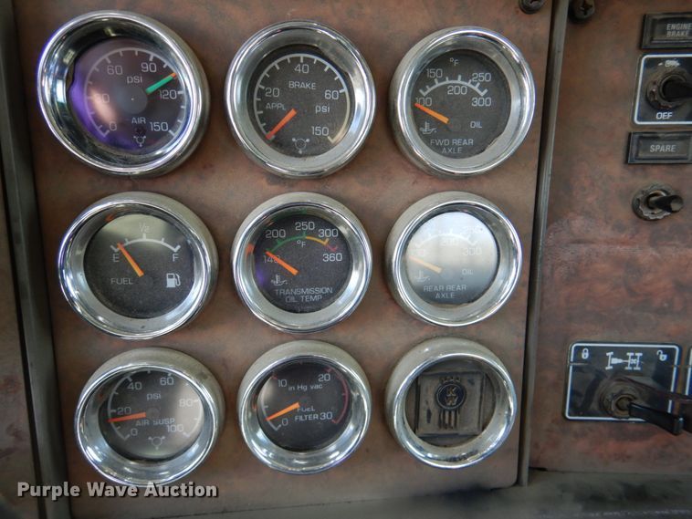 image for item DN2726 2003 Kenworth T800  semi truck