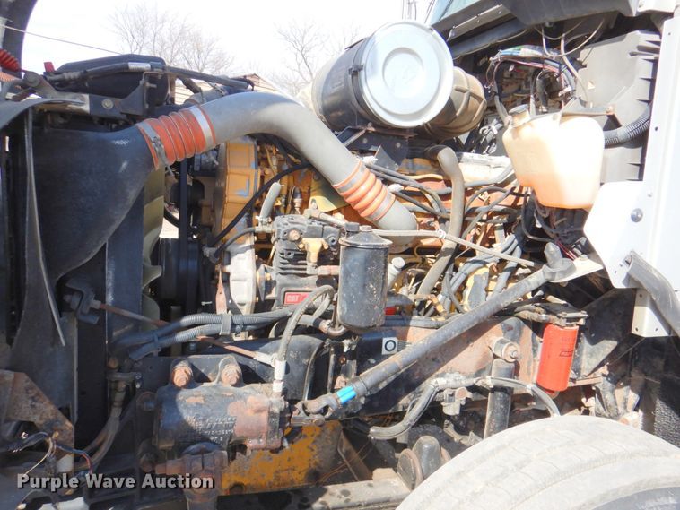 image for item DN2726 2003 Kenworth T800  semi truck