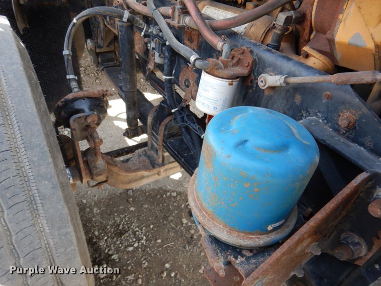 image for item DN2726 2003 Kenworth T800  semi truck