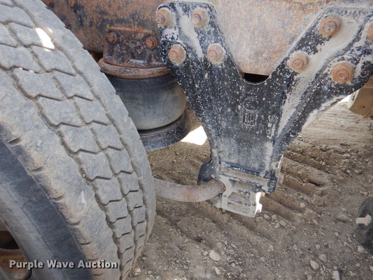 image for item DN2726 2003 Kenworth T800  semi truck