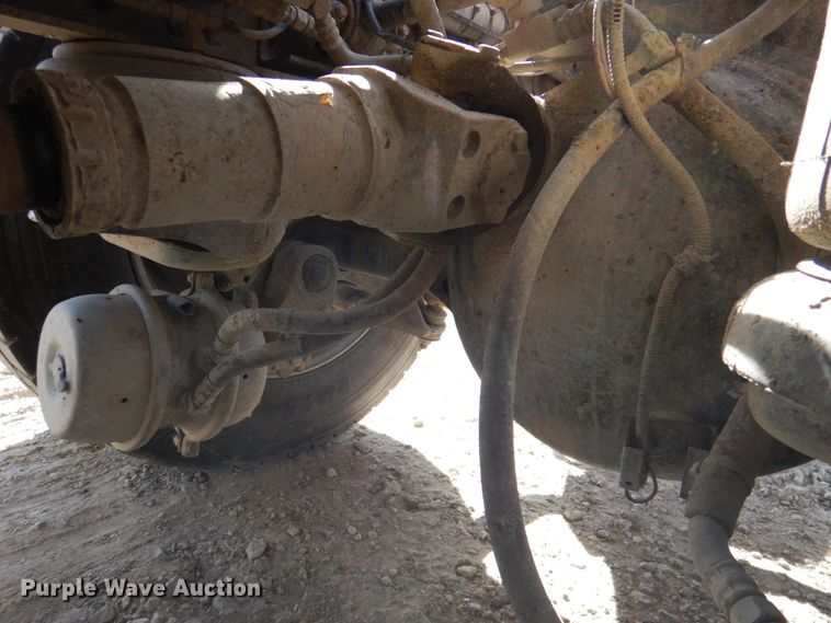 image for item DN2726 2003 Kenworth T800  semi truck