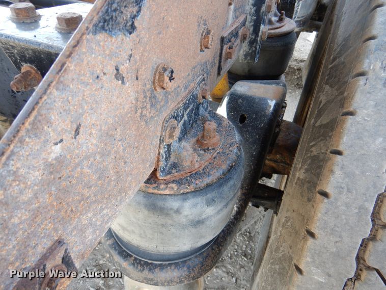 image for item DN2726 2003 Kenworth T800  semi truck