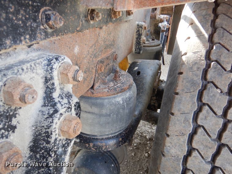 image for item DN2726 2003 Kenworth T800  semi truck