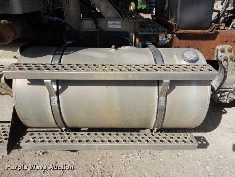 image for item DN2726 2003 Kenworth T800  semi truck