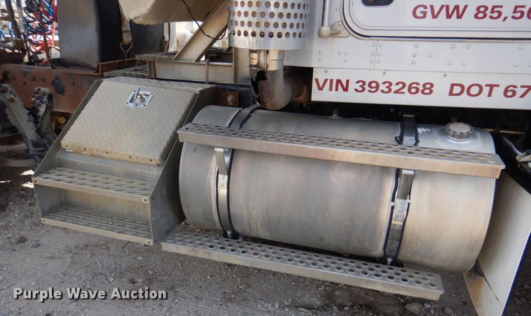 image for item DN2726 2003 Kenworth T800  semi truck