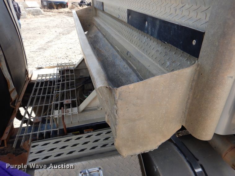 image for item DN2726 2003 Kenworth T800  semi truck