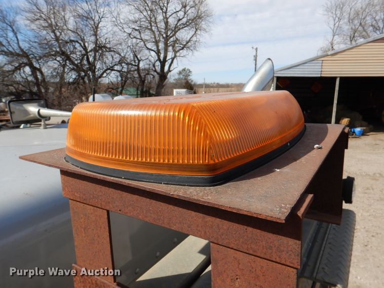 image for item DN2726 2003 Kenworth T800  semi truck