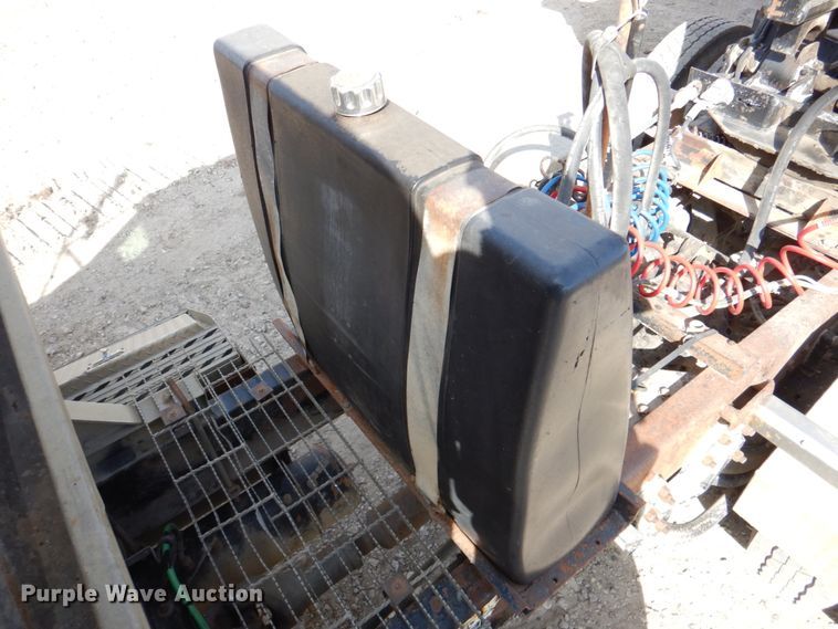 image for item DN2726 2003 Kenworth T800  semi truck