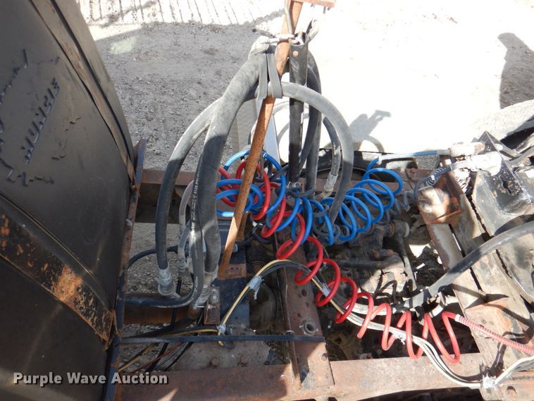 image for item DN2726 2003 Kenworth T800  semi truck