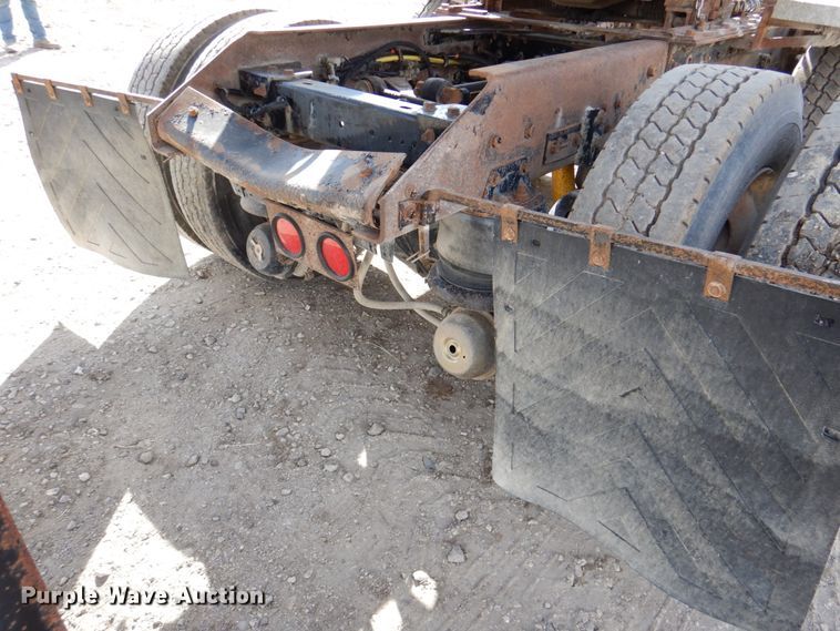 image for item DN2726 2003 Kenworth T800  semi truck