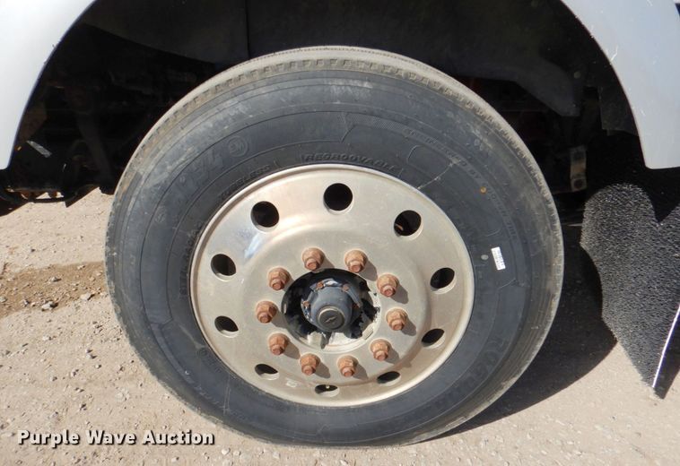 image for item DN2726 2003 Kenworth T800  semi truck