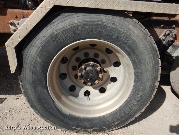 image for item DN2726 2003 Kenworth T800  semi truck