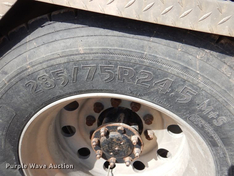 image for item DN2726 2003 Kenworth T800  semi truck