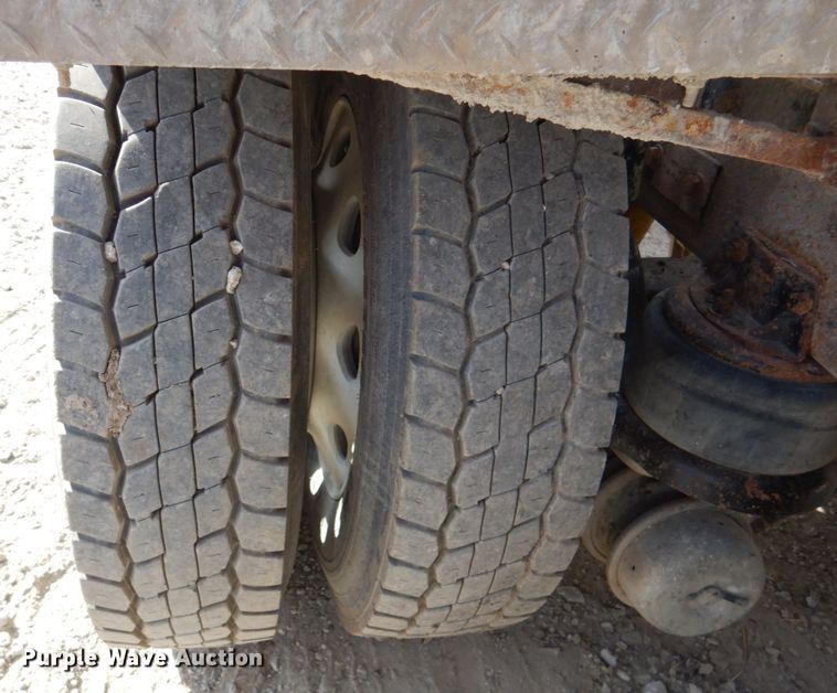 image for item DN2726 2003 Kenworth T800  semi truck