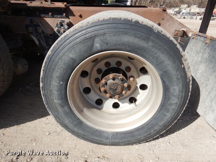 image for item DN2726 2003 Kenworth T800  semi truck