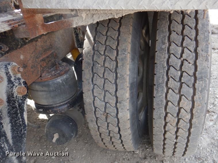 image for item DN2726 2003 Kenworth T800  semi truck