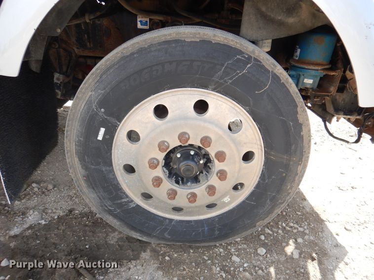 image for item DN2726 2003 Kenworth T800  semi truck