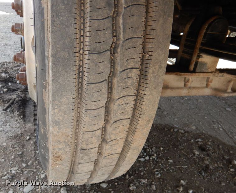 image for item DN2726 2003 Kenworth T800  semi truck