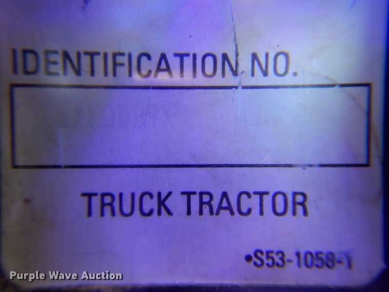 image for item DN2726 2003 Kenworth T800  semi truck