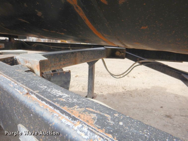 image for item DN2727 2000 Travis 2000  end dump trailer