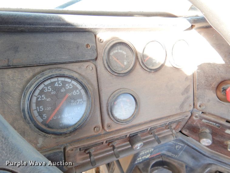 image for item DN2735 1993 Freightliner FLD120  truck cab and chassis