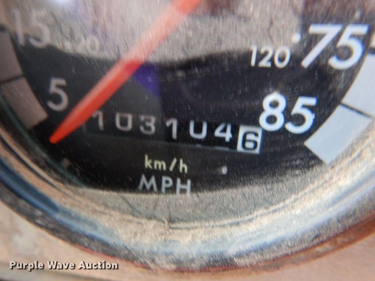 image for item DN2735 1993 Freightliner FLD120  truck cab and chassis