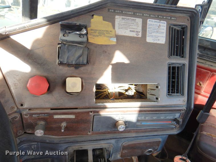 image for item DN2735 1993 Freightliner FLD120  truck cab and chassis