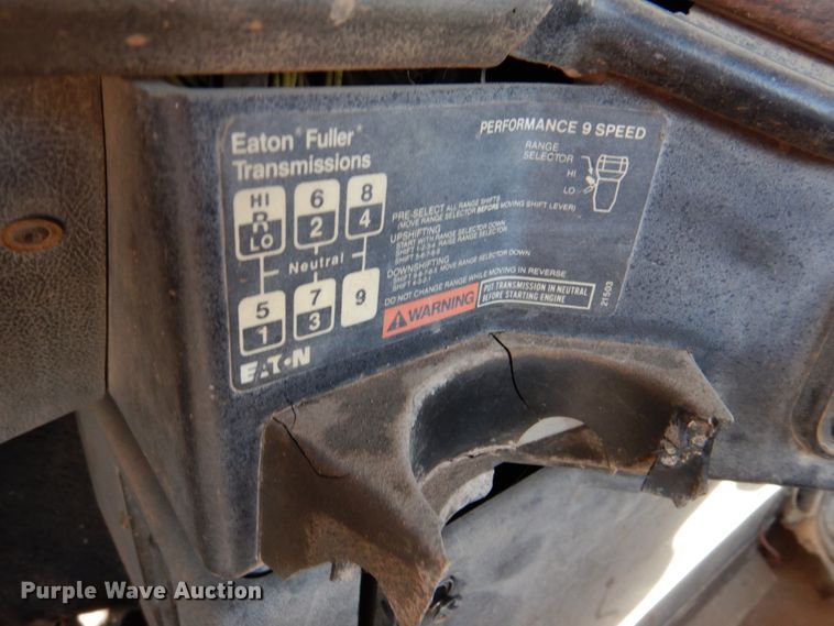 image for item DN2735 1993 Freightliner FLD120  truck cab and chassis