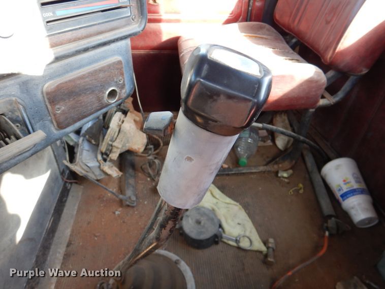 image for item DN2735 1993 Freightliner FLD120  truck cab and chassis