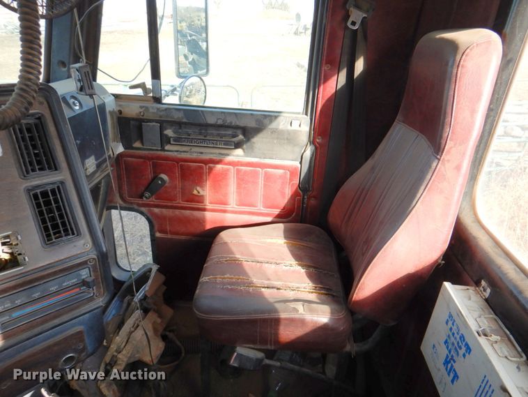 image for item DN2735 1993 Freightliner FLD120  truck cab and chassis