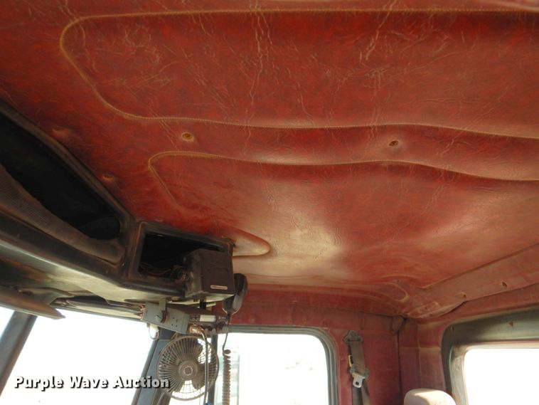 image for item DN2735 1993 Freightliner FLD120  truck cab and chassis