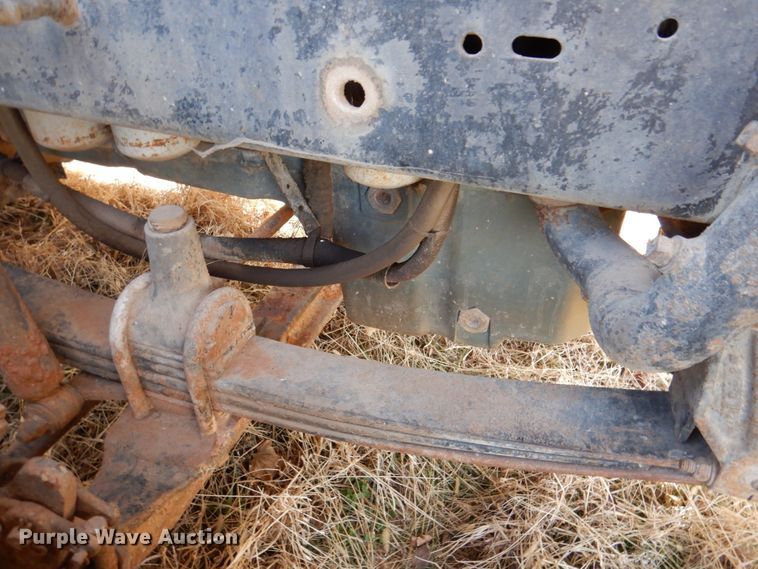 image for item DN2735 1993 Freightliner FLD120  truck cab and chassis