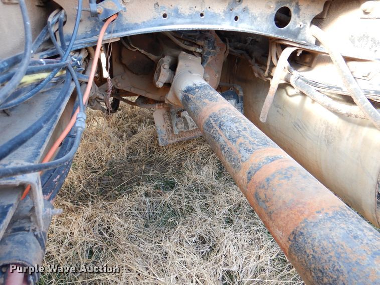 image for item DN2735 1993 Freightliner FLD120  truck cab and chassis