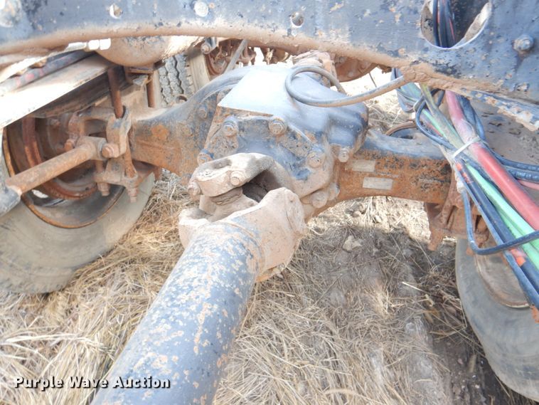 image for item DN2735 1993 Freightliner FLD120  truck cab and chassis