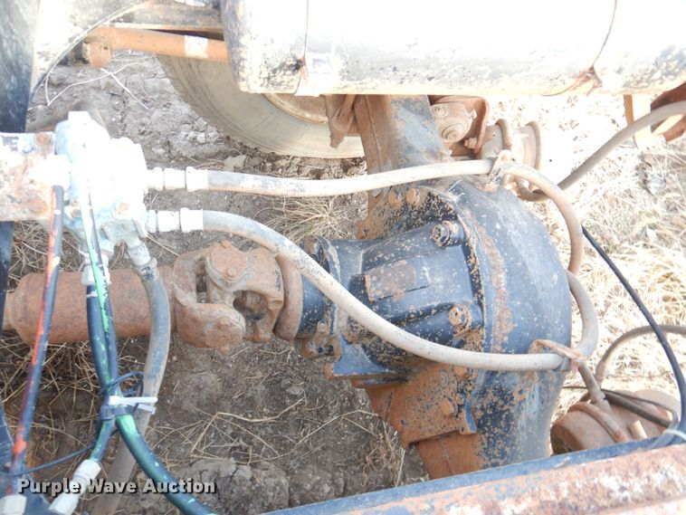 image for item DN2735 1993 Freightliner FLD120  truck cab and chassis