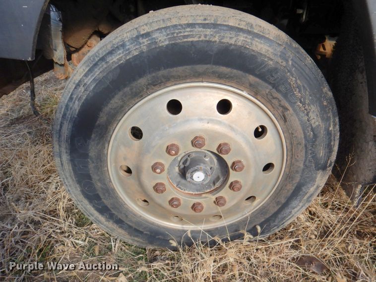 image for item DN2735 1993 Freightliner FLD120  truck cab and chassis