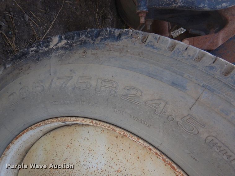 image for item DN2735 1993 Freightliner FLD120  truck cab and chassis