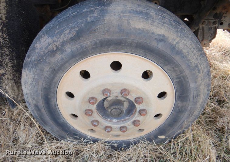 image for item DN2735 1993 Freightliner FLD120  truck cab and chassis