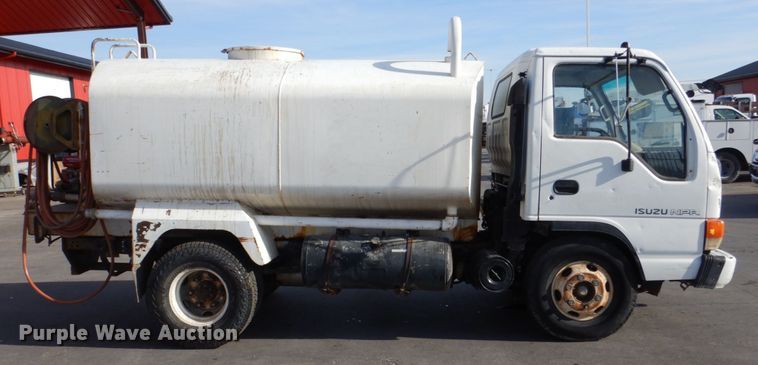 image for item DN7254 1995 Isuzu NPR  tank truck