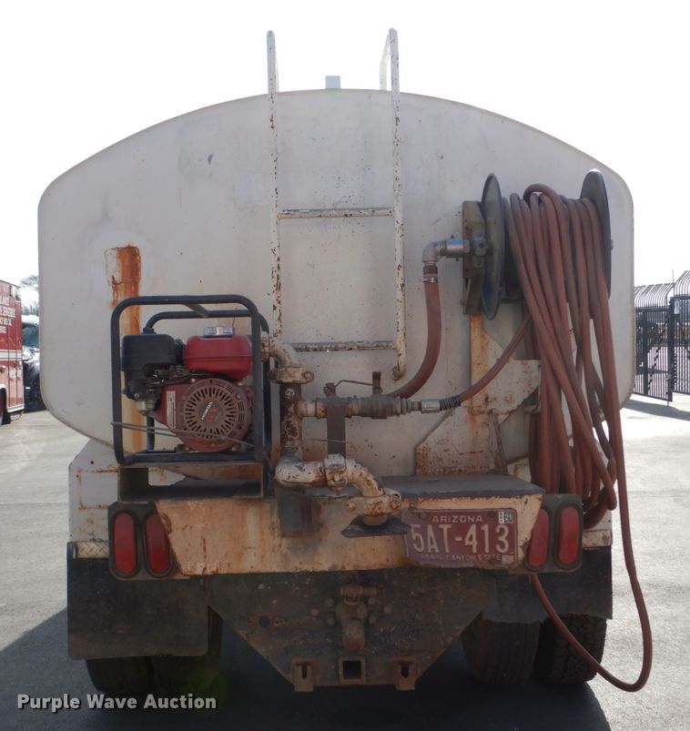 image for item DN7254 1995 Isuzu NPR  tank truck