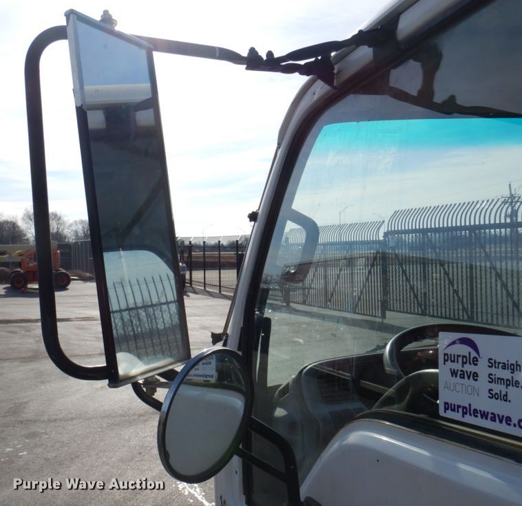 image for item DN7254 1995 Isuzu NPR  tank truck