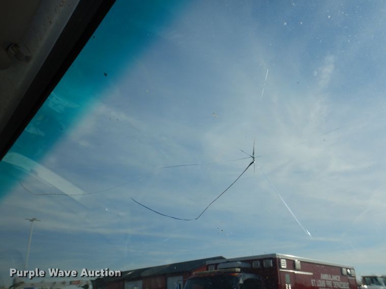 image for item DN7254 1995 Isuzu NPR  tank truck